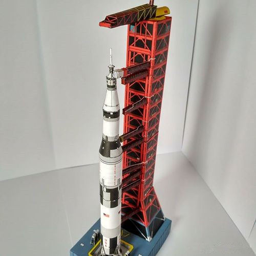 1:300 Scale USS Saturn V Rocke - Model Kit Uss Iowa ulasan dan harga